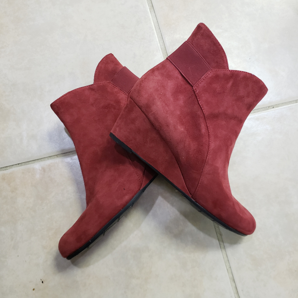Burgandy Suade Wedge Ankle Heel Boots, sz 7.5